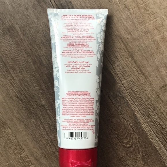 BATH & body works winter cherry blossom - Picture 2 of 6